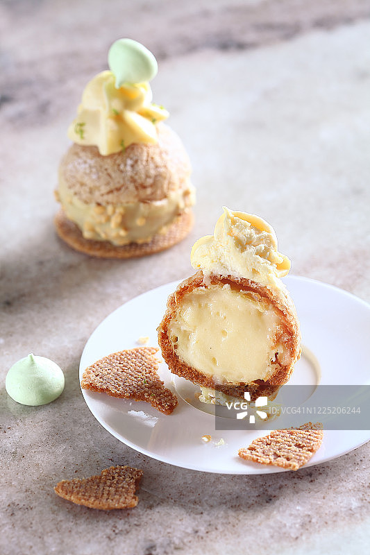 现代青柠泡芙与裂纹图片素材