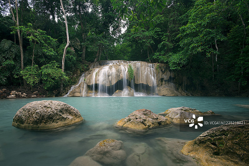 Erawan瀑布图片素材