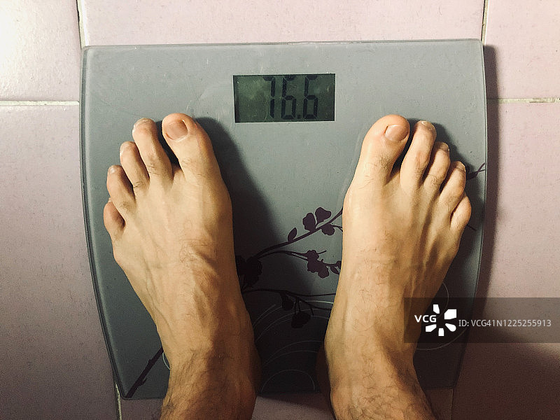 每天称体重的习惯图片素材