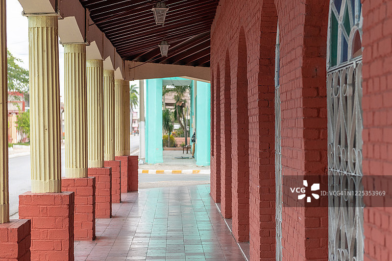 古巴谢戈德阿维拉的建筑柱图片素材