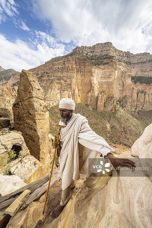 埃塞俄比亚提格雷地区，阿布纳耶玛塔古教堂的东正教牧师肖像图片素材
