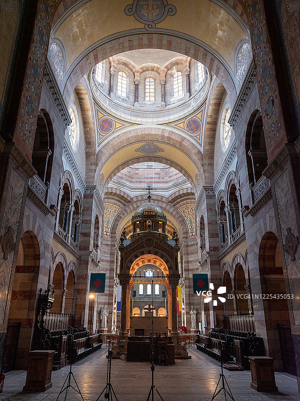 法国普罗旺斯马赛大教堂内景图片素材