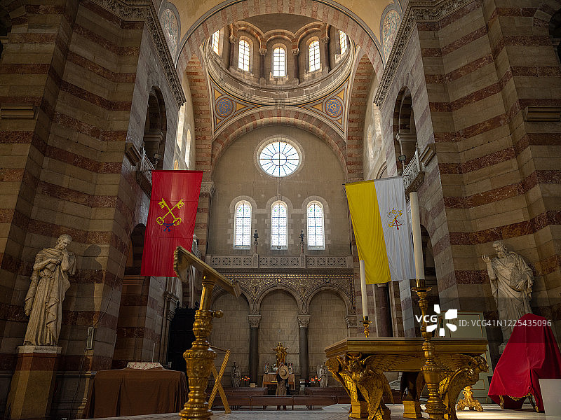 法国普罗旺斯马赛大教堂内景图片素材