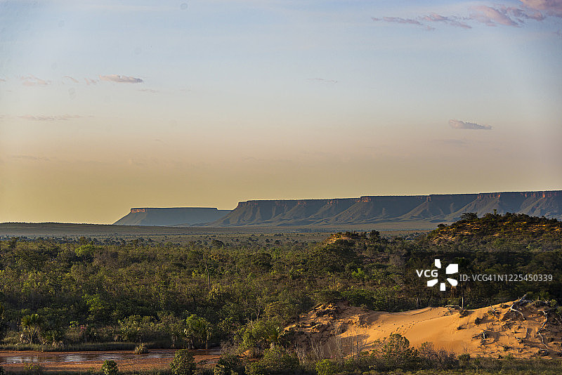 远处的高原图片素材