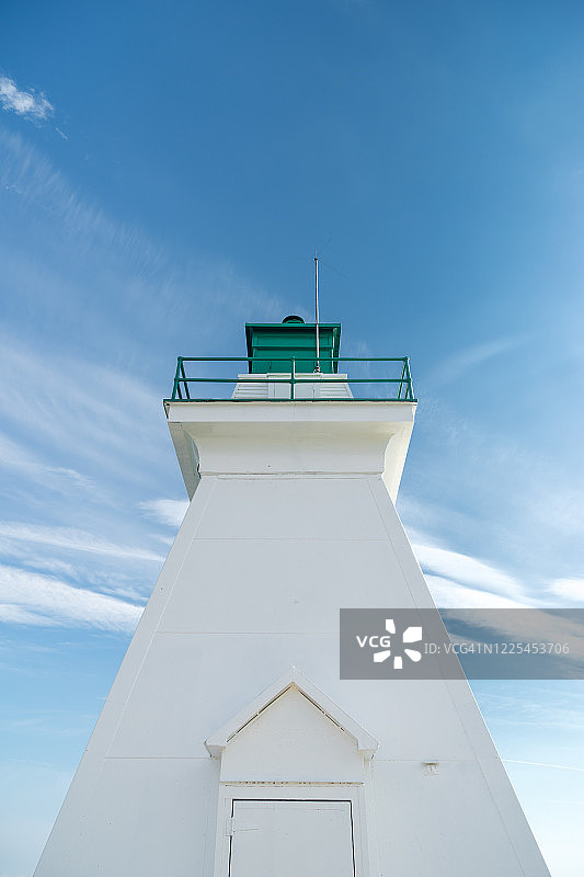 仰望航道导航信标图片素材