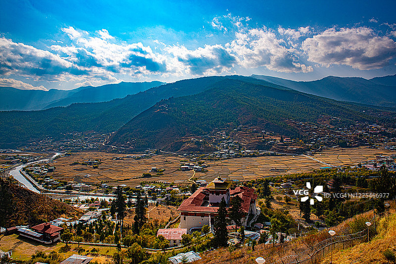 航拍不丹帕罗宗和帕罗河谷图片素材