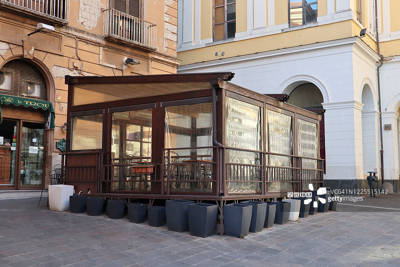 清晨的贝内文托加里波第大街酒吧图片素材