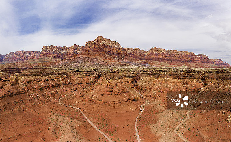 帕里亚P高耸的朱红色悬崖航拍全景图片素材