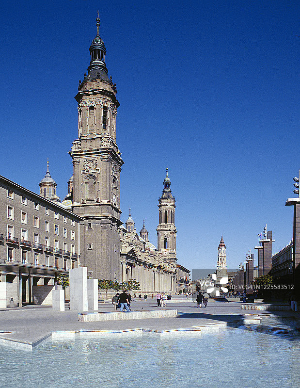 萨拉戈萨皮拉尔圣母大教堂图片素材