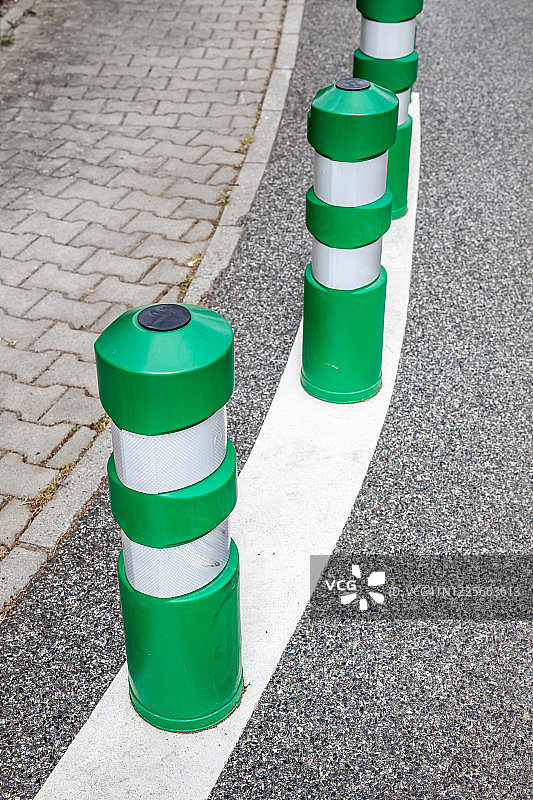 绿色路障图片素材