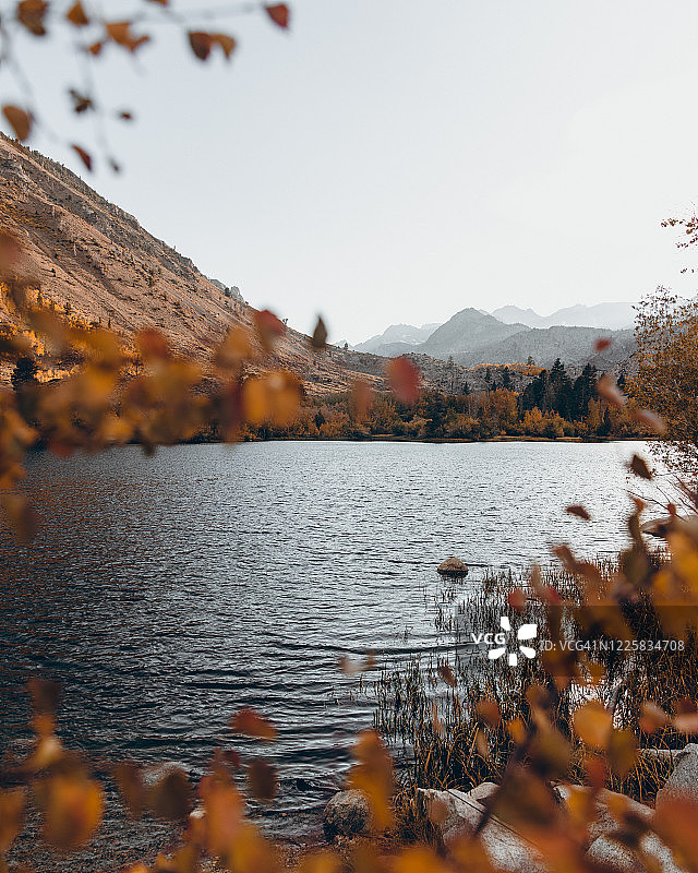 东部内华达山脉湖泊入水口二图片素材