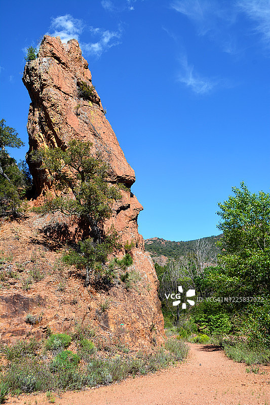 法国埃斯特雷尔地块中的岩石图片素材