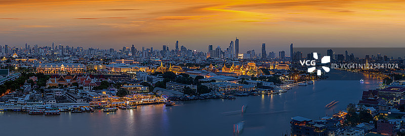日落时分美丽的泰国大皇宫全景图片素材