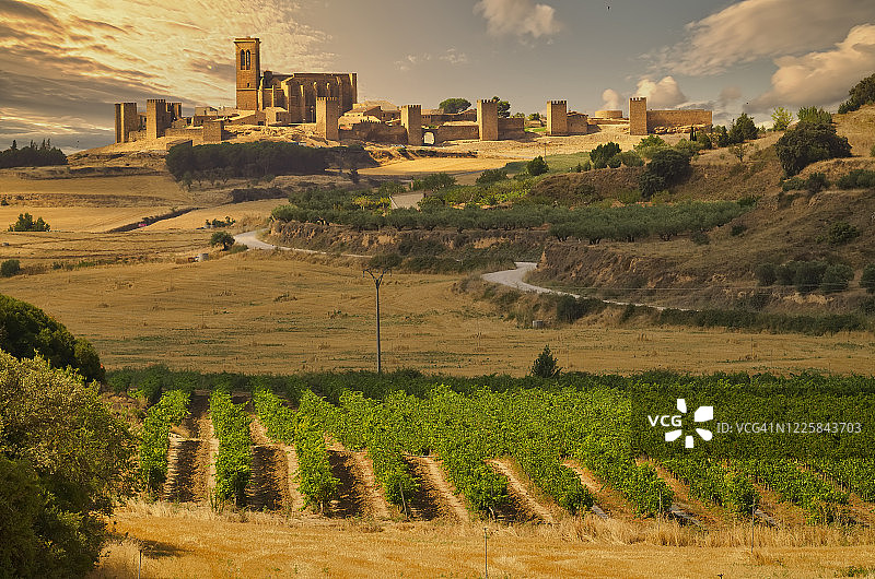 西班牙纳瓦拉阿尔塔霍纳镇的风景图片素材