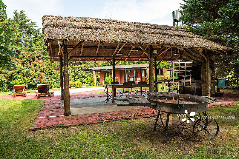 带烧烤的休闲区图片素材