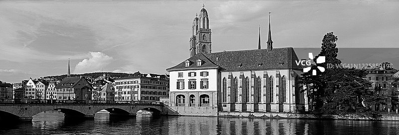 苏黎世格罗斯大教堂和桥梁图片素材