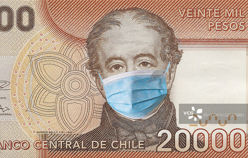 疫情隔离与佩戴口罩的比索纸币图片素材