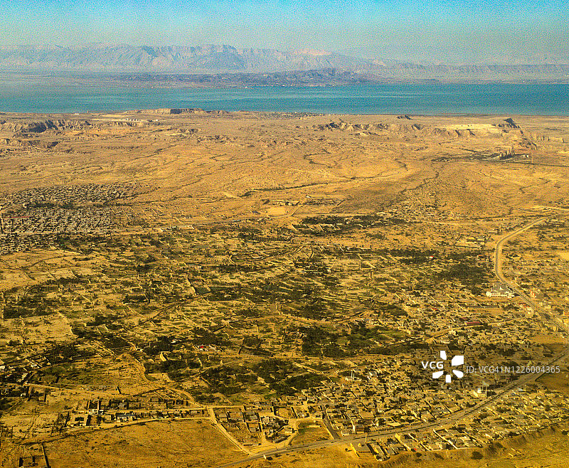 伊朗格什姆岛附近霍兰海峡乡村地区海景航拍图片素材