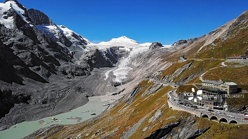 奥地利格罗斯格洛克纳冰川和高山公路航拍图片素材