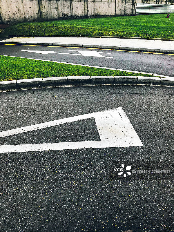 十字路口的路标图片素材