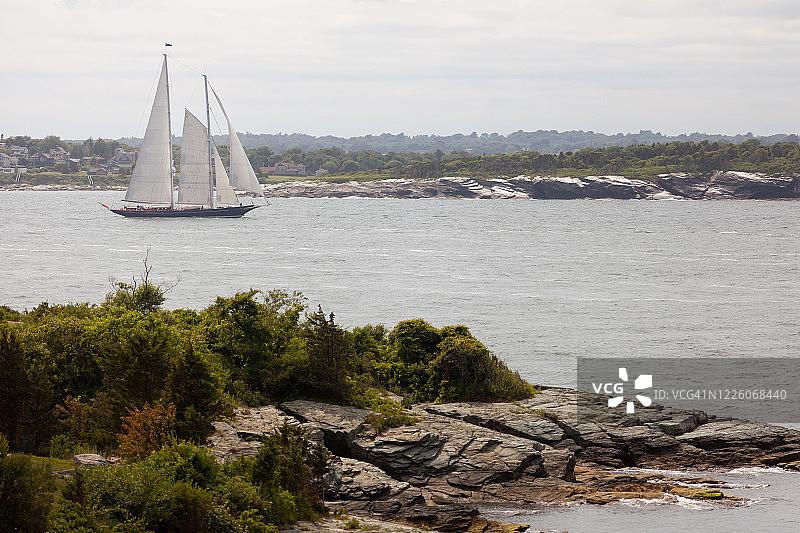 罗德岛州纳拉甘西特湾的大型帆船图片素材