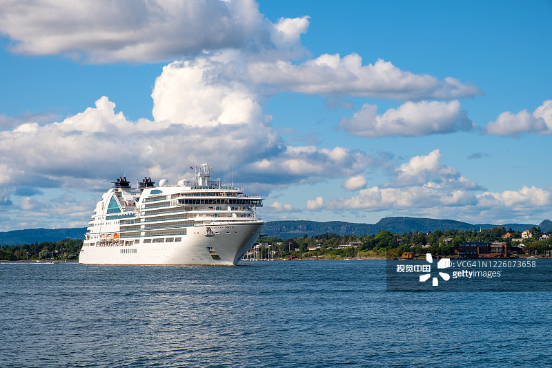 挪威奥斯陆：霍ovedoya岛的奥斯陆峡湾港口和 Seabourn Ovation 游轮图片素材