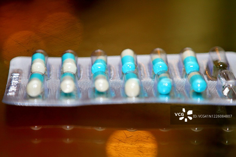 泡罩包装中的胶囊图片素材