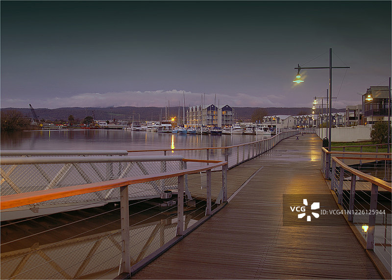 澳大利亚塔斯马尼亚朗塞斯顿塔玛河黄昏景色图片素材