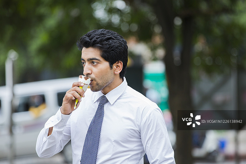 城市中的年轻商人（库存照片）图片素材