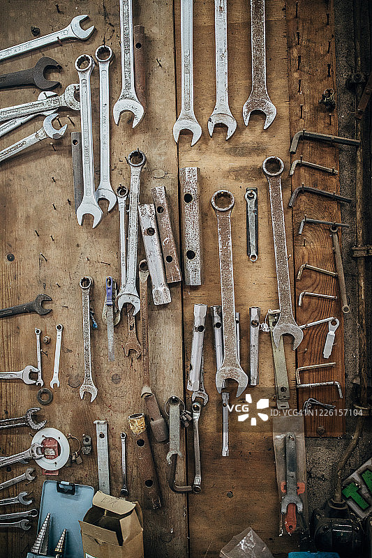 车间里的工具架图片素材