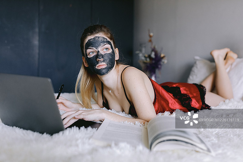 年轻的女人图片素材