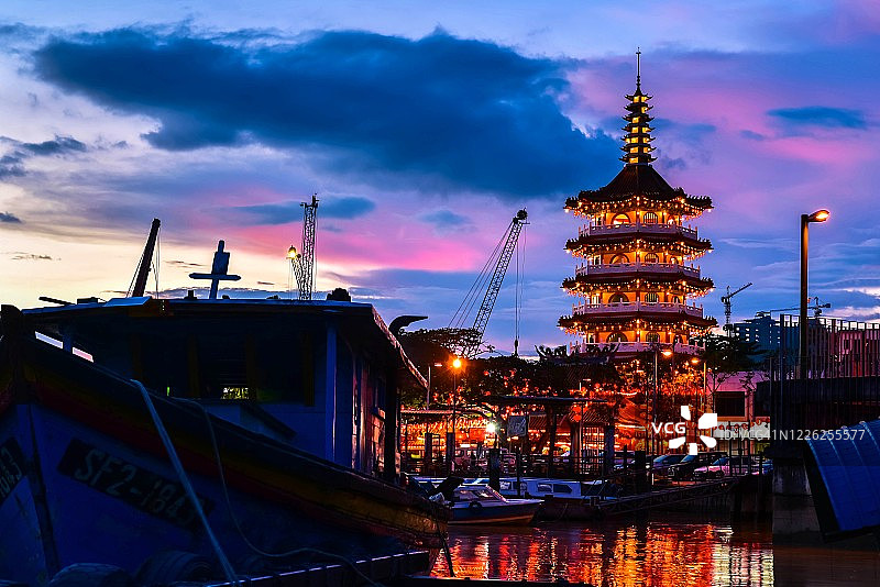 马来西亚沙捞越诗巫的诗巫码头和最古老的寺庙风光图片素材