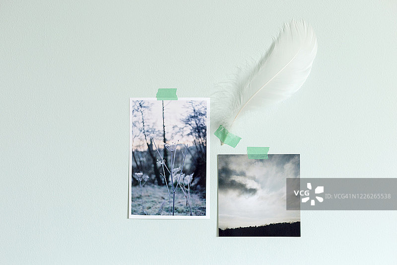 贴在墙上的怀旧照片图片素材