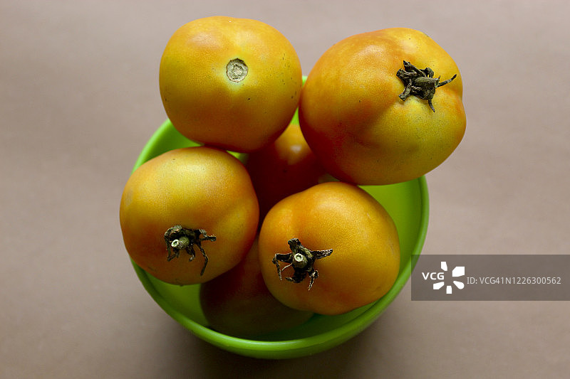 新鲜橙色番茄特写图片素材