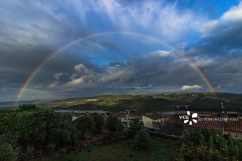 完整的彩虹图片素材