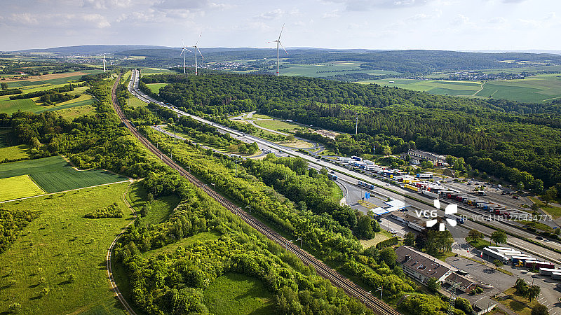 德国高速公路和高铁轨道航拍图片素材