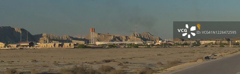 伊朗炼油厂和天然气公司燃烧的火焰，波斯湾，伊朗图片素材