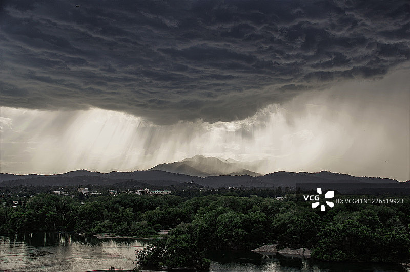 暴雨洪涝图片素材