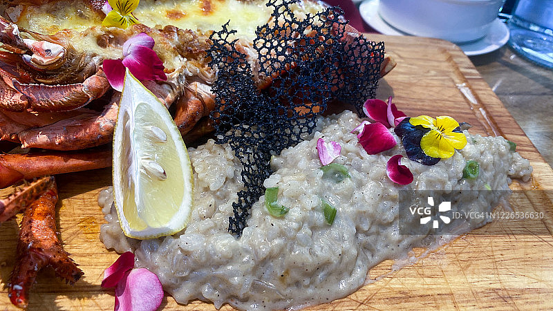 美味龙虾海鲜沙拉图片素材