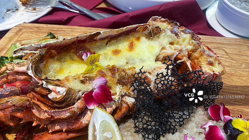 美味龙虾海鲜沙拉图片素材