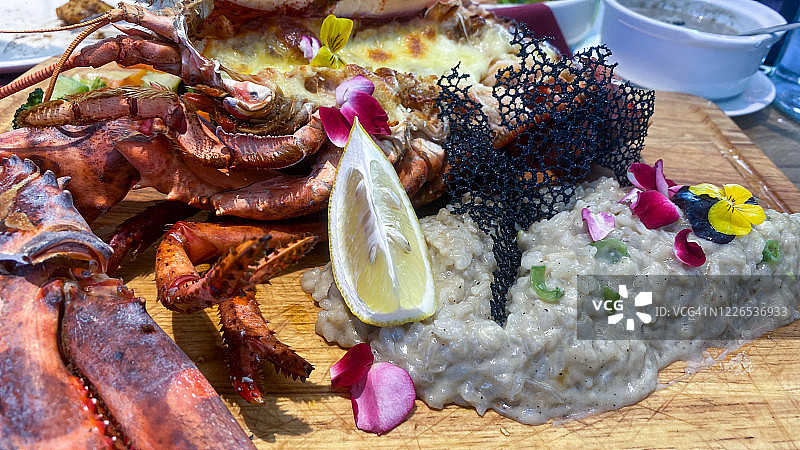 美味龙虾海鲜沙拉图片素材