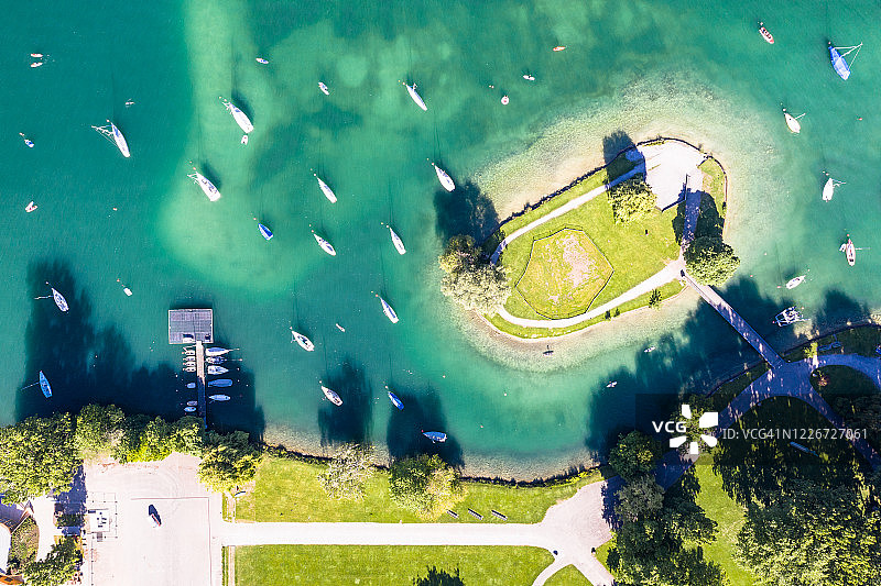 瑞士苏黎世湖Saffa人工岛的俯视视角图片素材