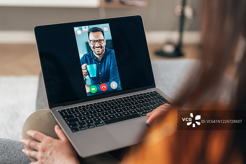 与朋友在线会议图片素材