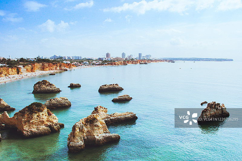 阿尔加维罗查海滩的岩层图片素材