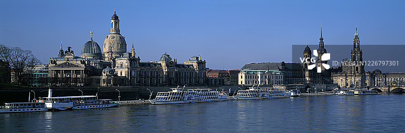 德累斯顿易北河沿岸天际线景观图片素材