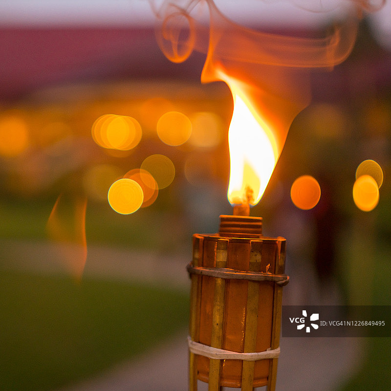 燃烧的油灯图片素材