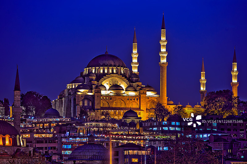 暮光下的苏莱曼尼耶清真寺图片素材