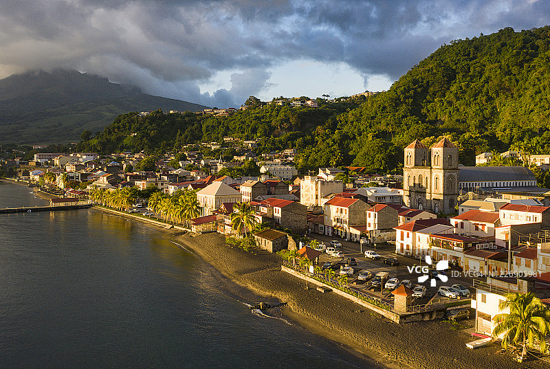 马提尼克圣皮埃尔海岸的午后航拍图片素材