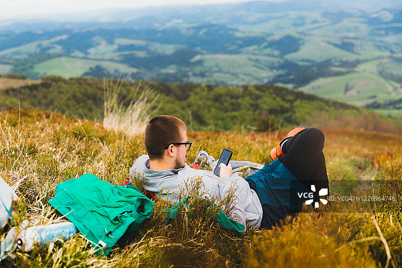 与来自山区的朋友分享户外印象图片素材