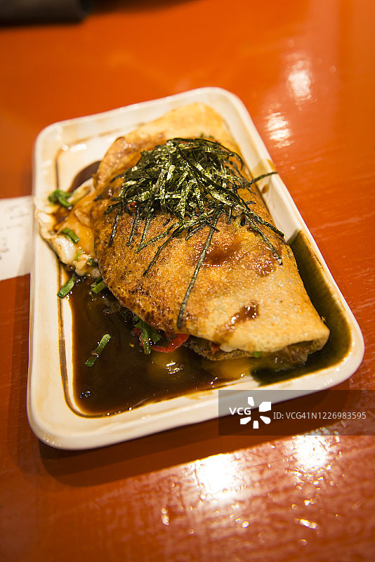 撒满海苔的御好烧图片素材